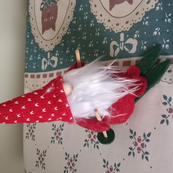 Skiing Gnome Christmas Ornament - Picture 1 of 4